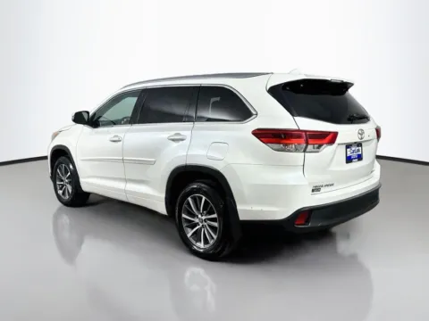 More photos of 2018 Toyota Highlander XLE at CarLink Morristown, NJ