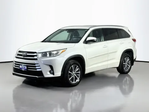 Another view of 2018 Toyota Highlander XLE for sale in Morristown, NJ at CarLink Morristown