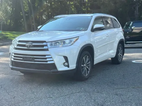 Another view of 2018 Toyota Highlander XLE for sale in Morristown, NJ at CarLink Morristown