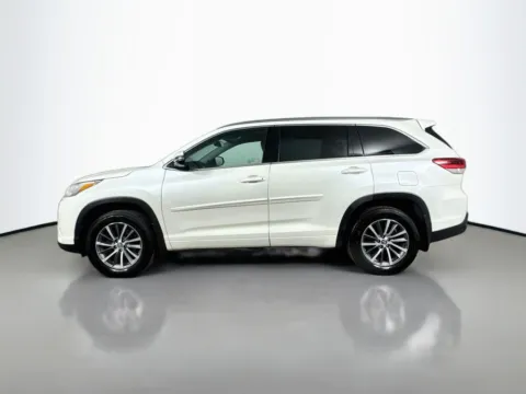 More photos of 2018 Toyota Highlander XLE at CarLink Morristown, NJ