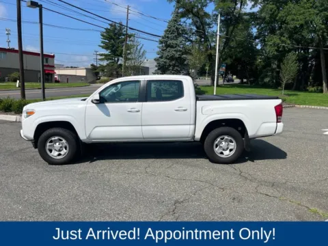 More photos of 2017 Toyota Tacoma SR at CarLink Morristown, NJ