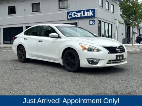 White 2013 Nissan Altima 2.5 SV for sale in Morristown, NJ