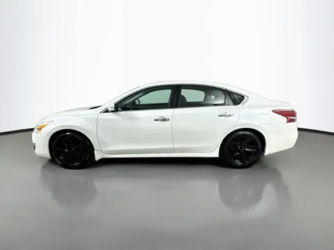 More photos of 2013 Nissan Altima 2.5 SV at CarLink Morristown, NJ