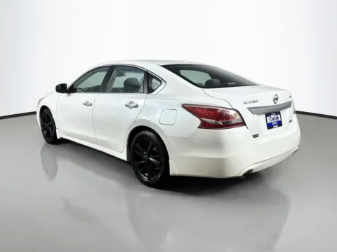 More photos of 2013 Nissan Altima 2.5 SV at CarLink Morristown, NJ