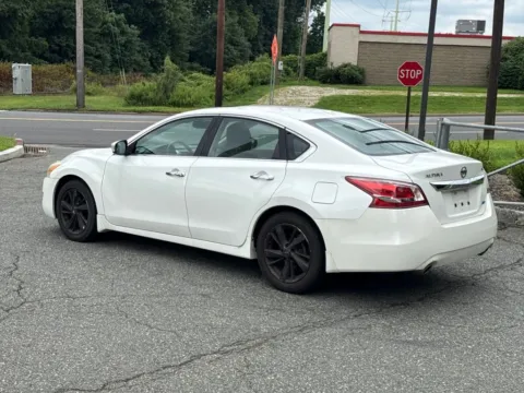 More photos of 2013 Nissan Altima 2.5 SV at CarLink Morristown, NJ