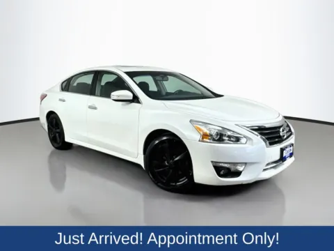 White 2013 Nissan Altima 2.5 SV for sale in Morristown, NJ