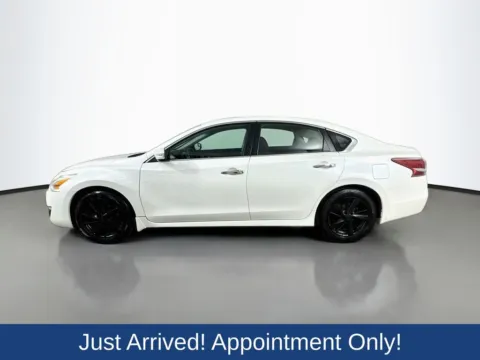 More photos of 2013 Nissan Altima 2.5 SV at CarLink Morristown, NJ