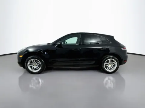 More photos of 2021 Porsche Macan at CarLink Morristown, NJ