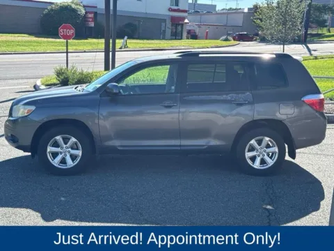 More photos of 2010 Toyota Highlander at CarLink Morristown, NJ