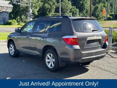 More photos of 2010 Toyota Highlander at CarLink Morristown, NJ