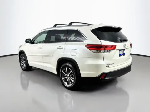 More photos of 2018 Toyota Highlander XLE at CarLink Morristown, NJ