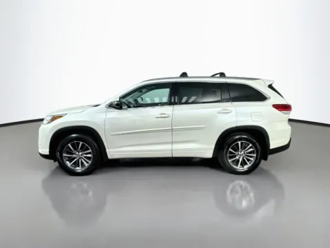 More photos of 2018 Toyota Highlander XLE at CarLink Morristown, NJ