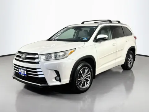 Another view of 2018 Toyota Highlander XLE for sale in Morristown, NJ at CarLink Morristown