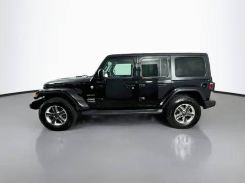 More photos of 2018 Jeep Wrangler Unlimited Sahara at CarLink Morristown, NJ
