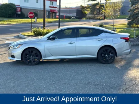 More photos of 2021 Nissan Altima 2.5 SR at CarLink Morristown, NJ