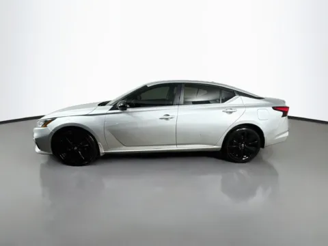 More photos of 2021 Nissan Altima 2.5 SR at CarLink Morristown, NJ