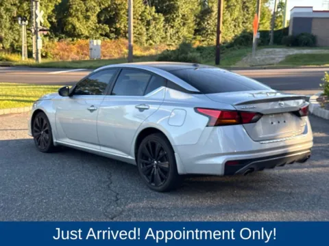 More photos of 2021 Nissan Altima 2.5 SR at CarLink Morristown, NJ