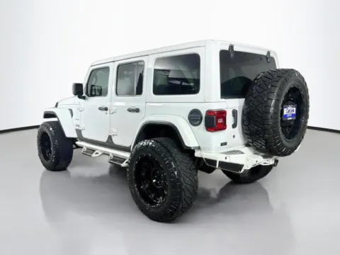 More photos of 2019 Jeep Wrangler Unlimited Sahara at CarLink Morristown, NJ
