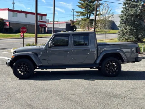 More photos of 2023 Jeep Gladiator High Altitude at CarLink Morristown, NJ