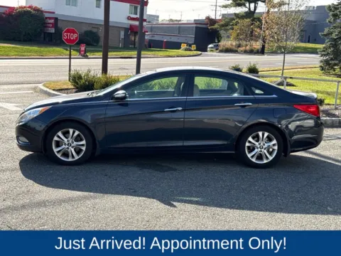 More photos of 2013 Hyundai Sonata Limited at CarLink Morristown, NJ