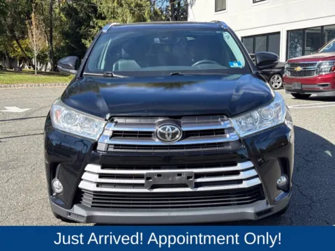 Photos of 2019 Toyota Highlander XLE for sale in Morristown, NJ at CarLink Morristown