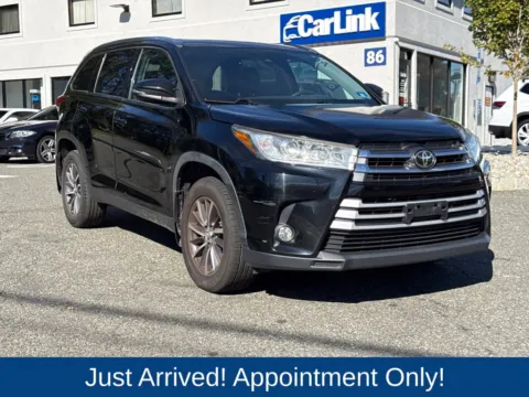 Black 2019 Toyota Highlander XLE for sale in Morristown, NJ