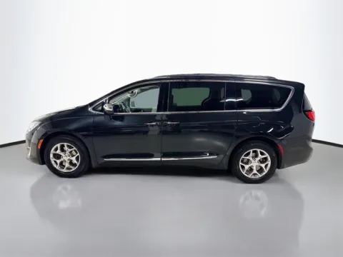 More photos of 2017 Chrysler Pacifica Limited at CarLink Morristown, NJ