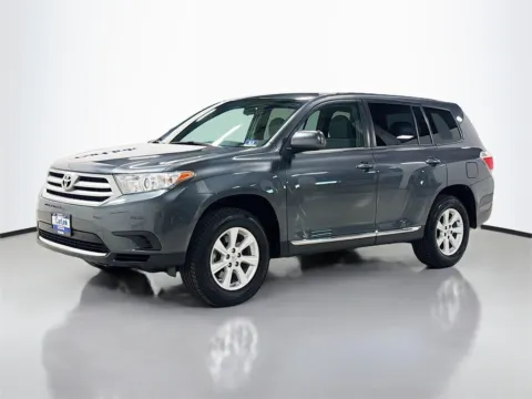 Another view of 2013 Toyota Highlander Base Plus V6 for sale in Morristown, NJ at CarLink Morristown