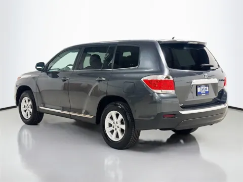 More photos of 2013 Toyota Highlander Base Plus V6 at CarLink Morristown, NJ