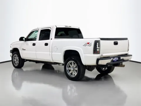 More photos of 2004 Chevrolet Silverado 2500HD LT at CarLink Morristown, NJ