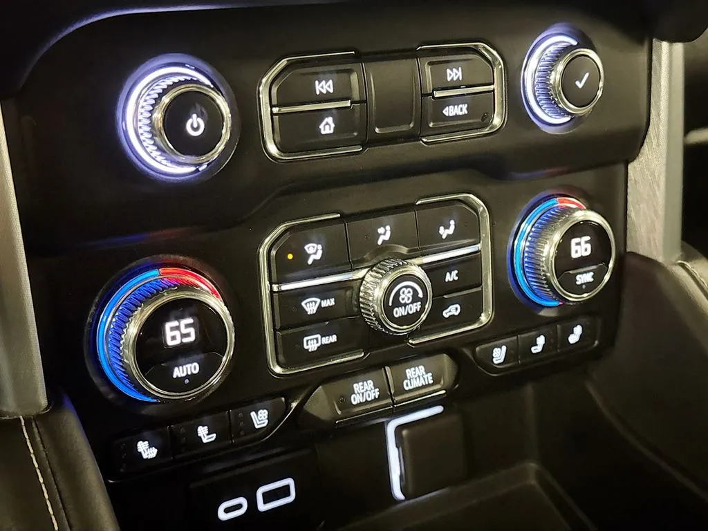2022 GMC Yukon SLT - Photo 18