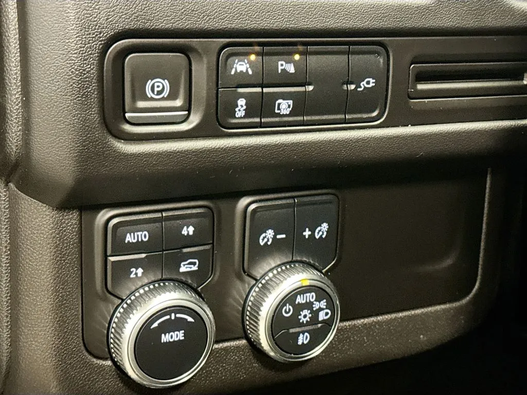 2022 GMC Yukon SLT - Photo 12