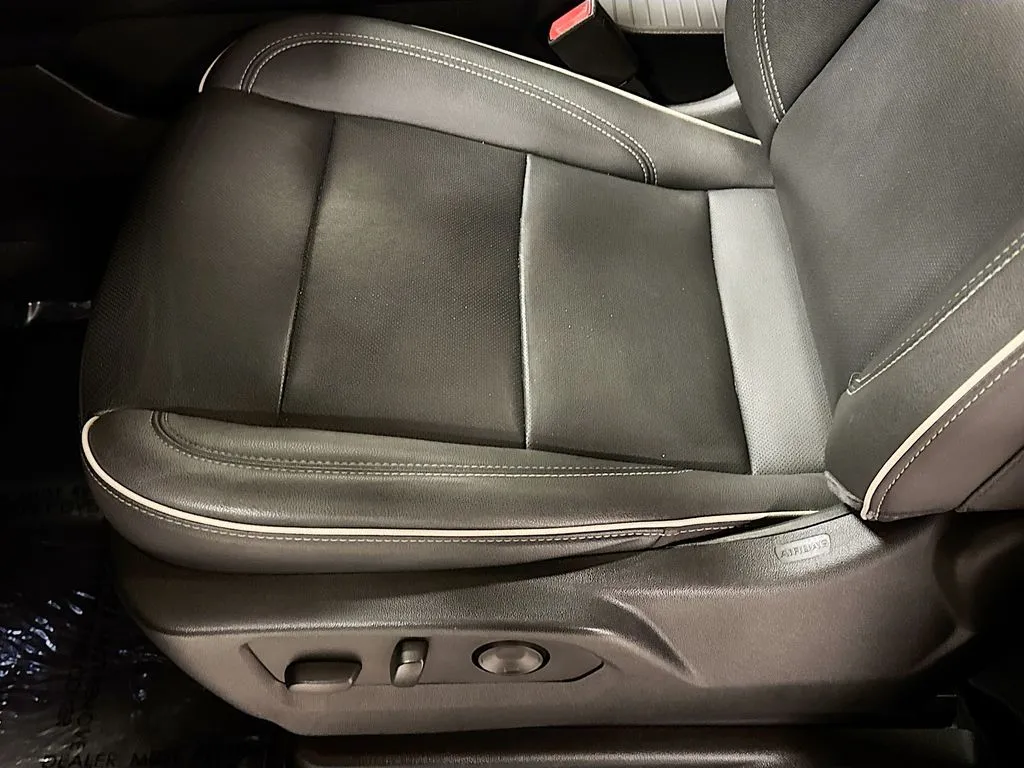 2022 GMC Yukon SLT - Photo 40