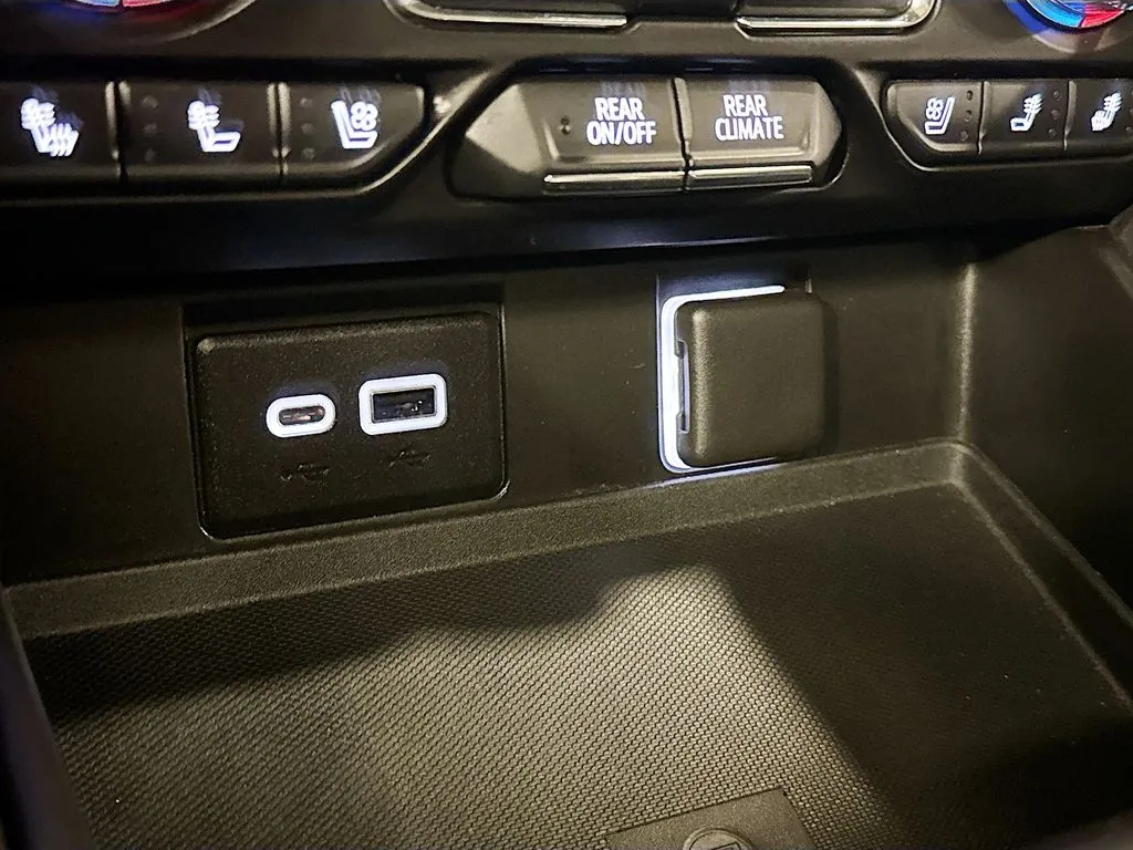 2022 GMC Yukon SLT - Photo 23