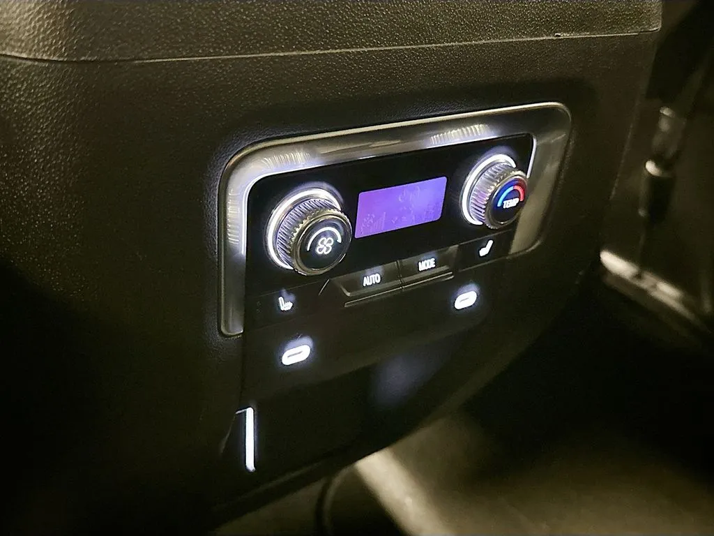 2022 GMC Yukon SLT - Photo 32