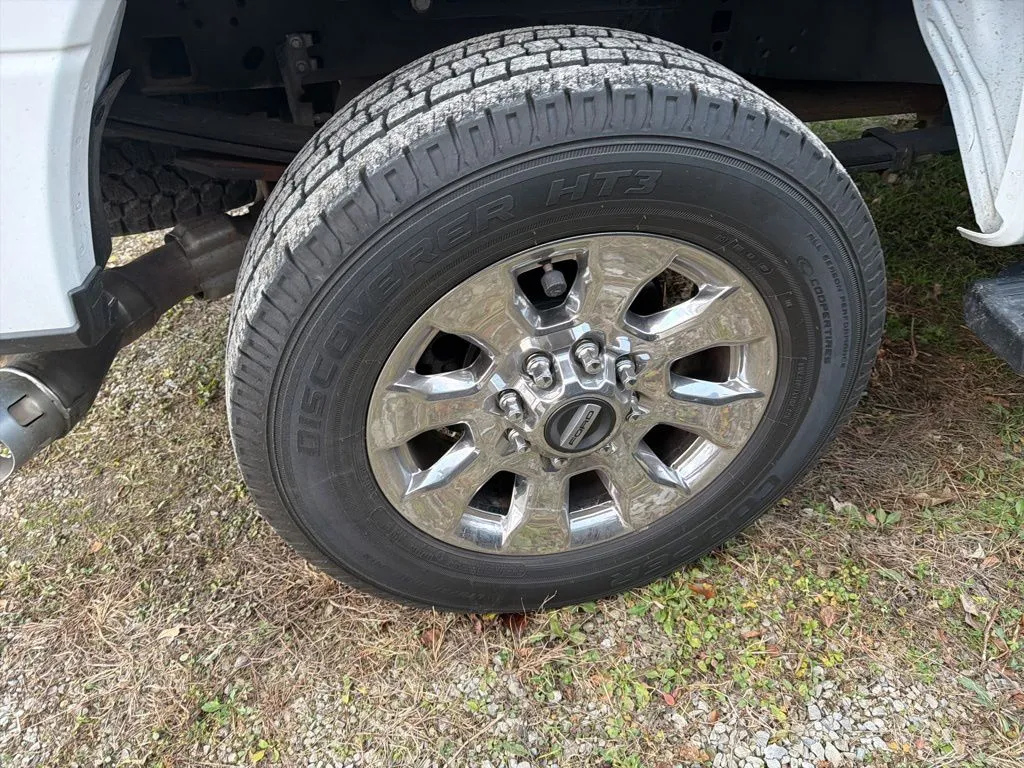 2019 Ford F-250 Lariat FX4 photo 3