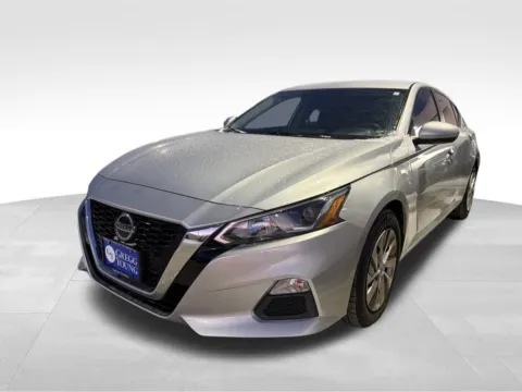 More photos of 2020 Nissan Altima 2.5 S at Gregg Young Newton, IA
