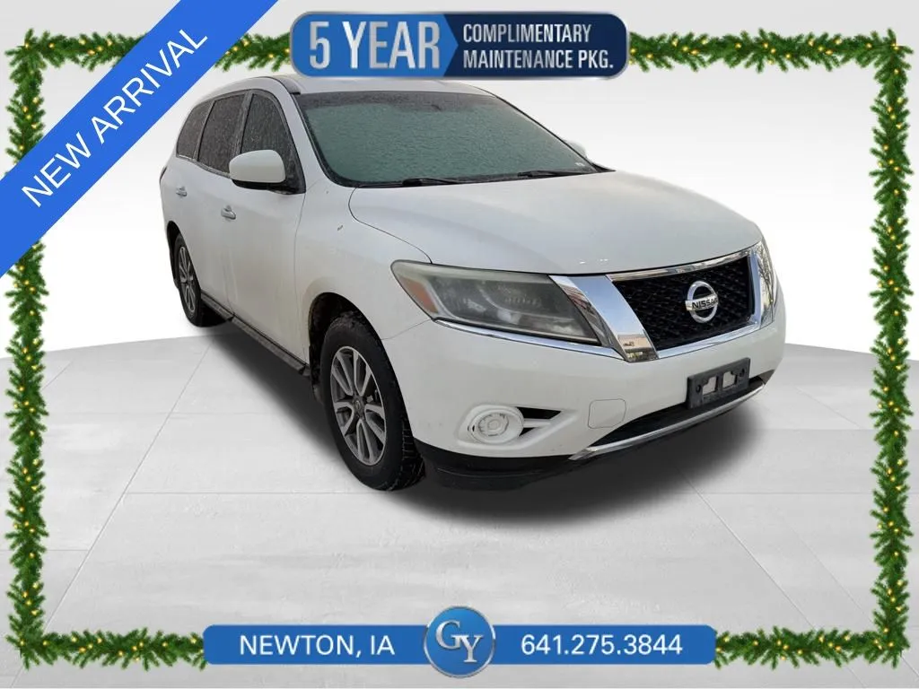 White 2013 Nissan Pathfinder S for sale in Newton, IA