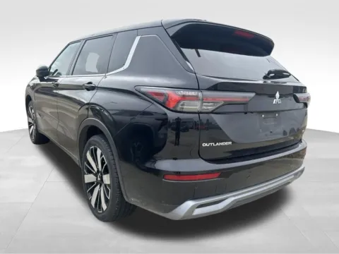 Another view of 2025 Mitsubishi Outlander SE for sale in Newton, IA at Gregg Young Newton