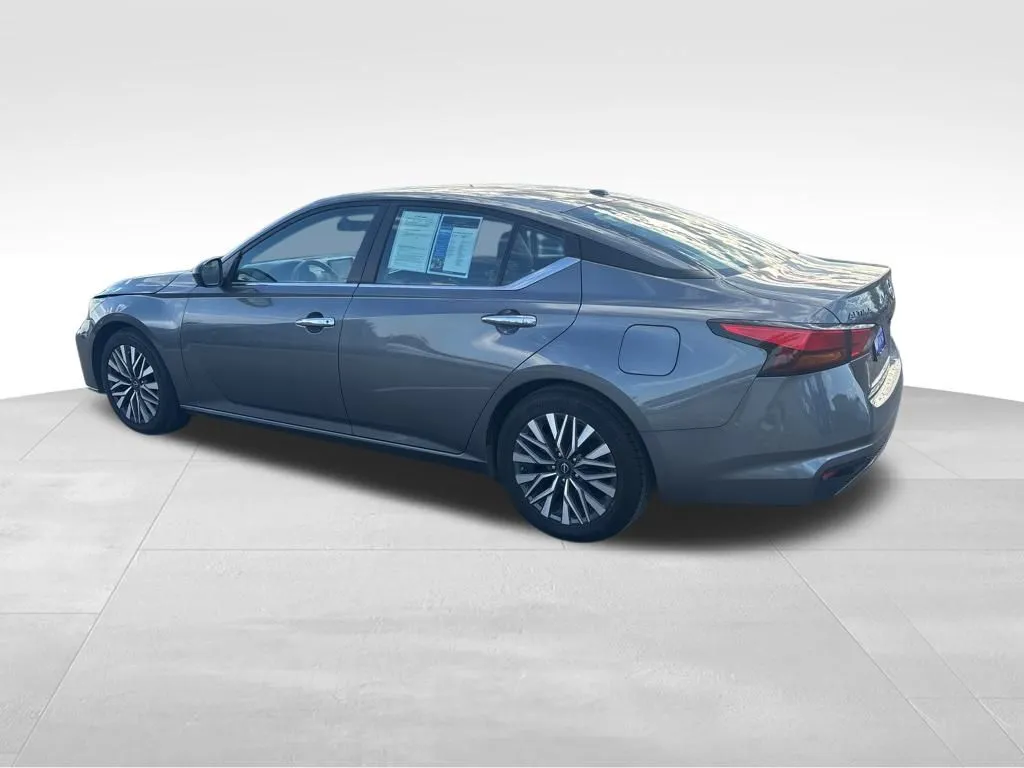 2024 Nissan Altima 2.5 SV photo 2