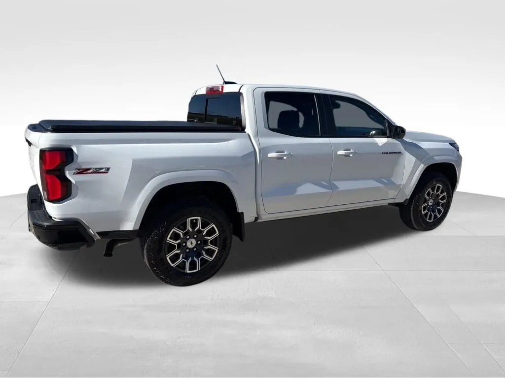 2026 Chevrolet Colorado Z71 photo 3