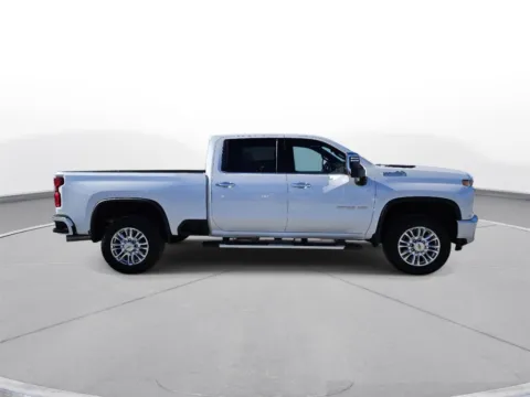 More photos of 2022 Chevrolet Silverado 2500HD High Country at Gregg Young Plattsmouth, NE