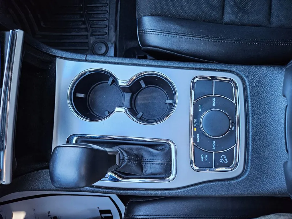 2022 Jeep Cherokee Laredo X photo 3