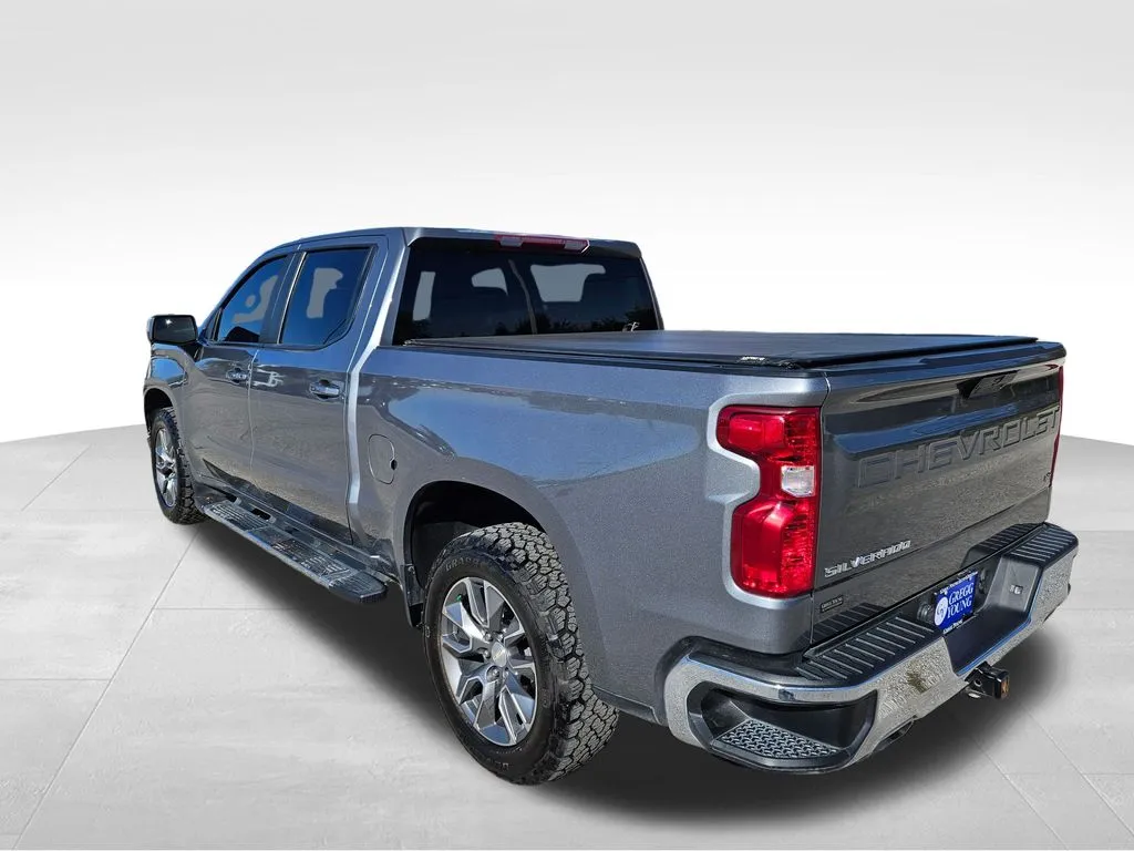 2022 Chevrolet Silverado 1500 LT photo 4