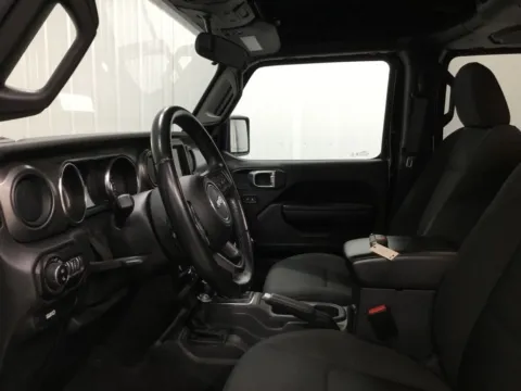More photos of 2021 Jeep Gladiator Willys at Gregg Young Abrams Chrysler Dodge Jeep Ram, WI