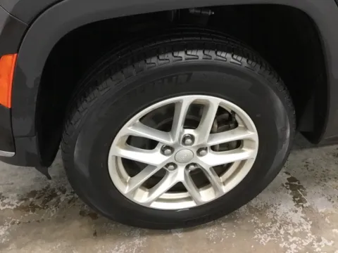 More photos of 2022 Jeep Grand Cherokee L Laredo at Gregg Young Abrams Chrysler Dodge Jeep Ram, WI