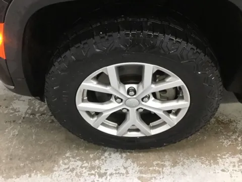 More photos of 2022 Jeep Grand Cherokee L Limited at Gregg Young Abrams Chrysler Dodge Jeep Ram, WI