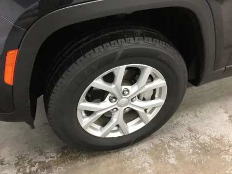 More photos of 2023 Jeep Grand Cherokee Limited at Gregg Young Abrams Chrysler Dodge Jeep Ram, WI