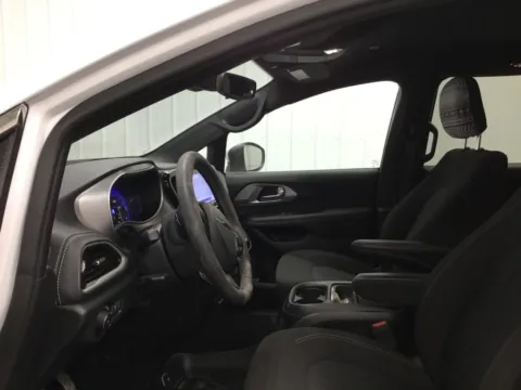 More photos of 2023 Chrysler Pacifica Touring at Gregg Young Abrams Chrysler Dodge Jeep Ram, WI