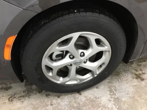 More photos of 2023 Chrysler Pacifica Limited at Gregg Young Abrams Chrysler Dodge Jeep Ram, WI